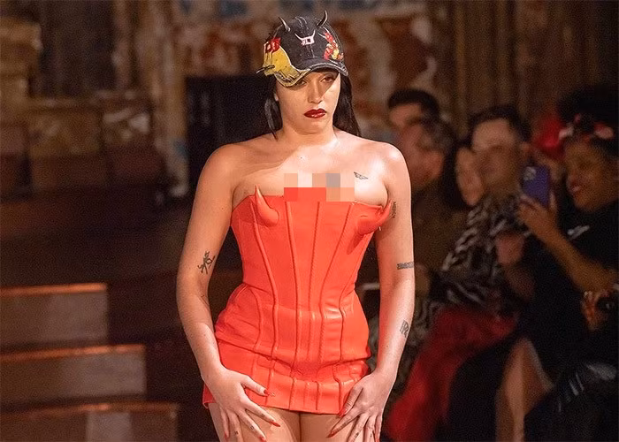 Nhờ vẻ đẹp bốc lửa, Leon khá đắt show thời trang. (Ảnh: SHUTTERSTOCK)