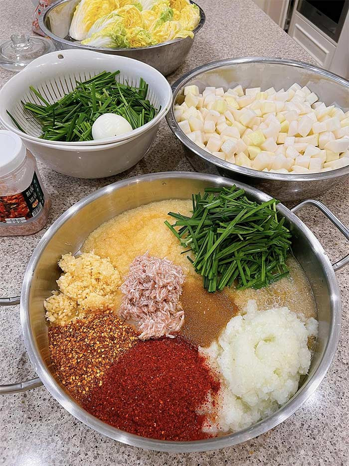 Bận rộn chăm con nhưng ngày nào Tăng Thanh Hà vẫn tự tay vào bếp nấu những món ngon cho chồng con ăn.