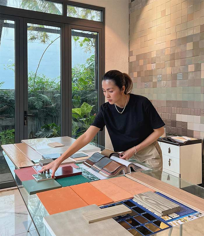 Bận rộn với công việc mẹ bỉm sữa, Tăng Thanh Hà vẫn chăm lo cho công việc kinh doanh và mở thêm một nhà hàng nữa ở Thảo Điền.