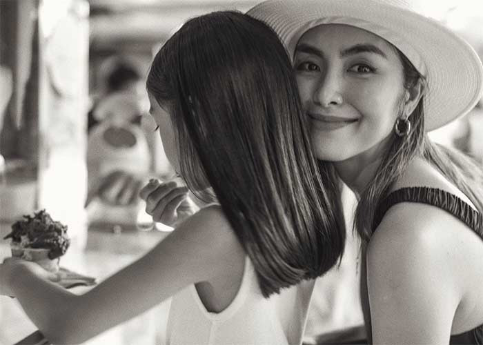 Mặc dù tốn nhiều thời gian với bé út nhưng Tăng Thanh Hà vẫn chăm sóc con gái và con trai lớn, quan tâm tới từng chi tiết nhỏ trong cuộc sống của các con.