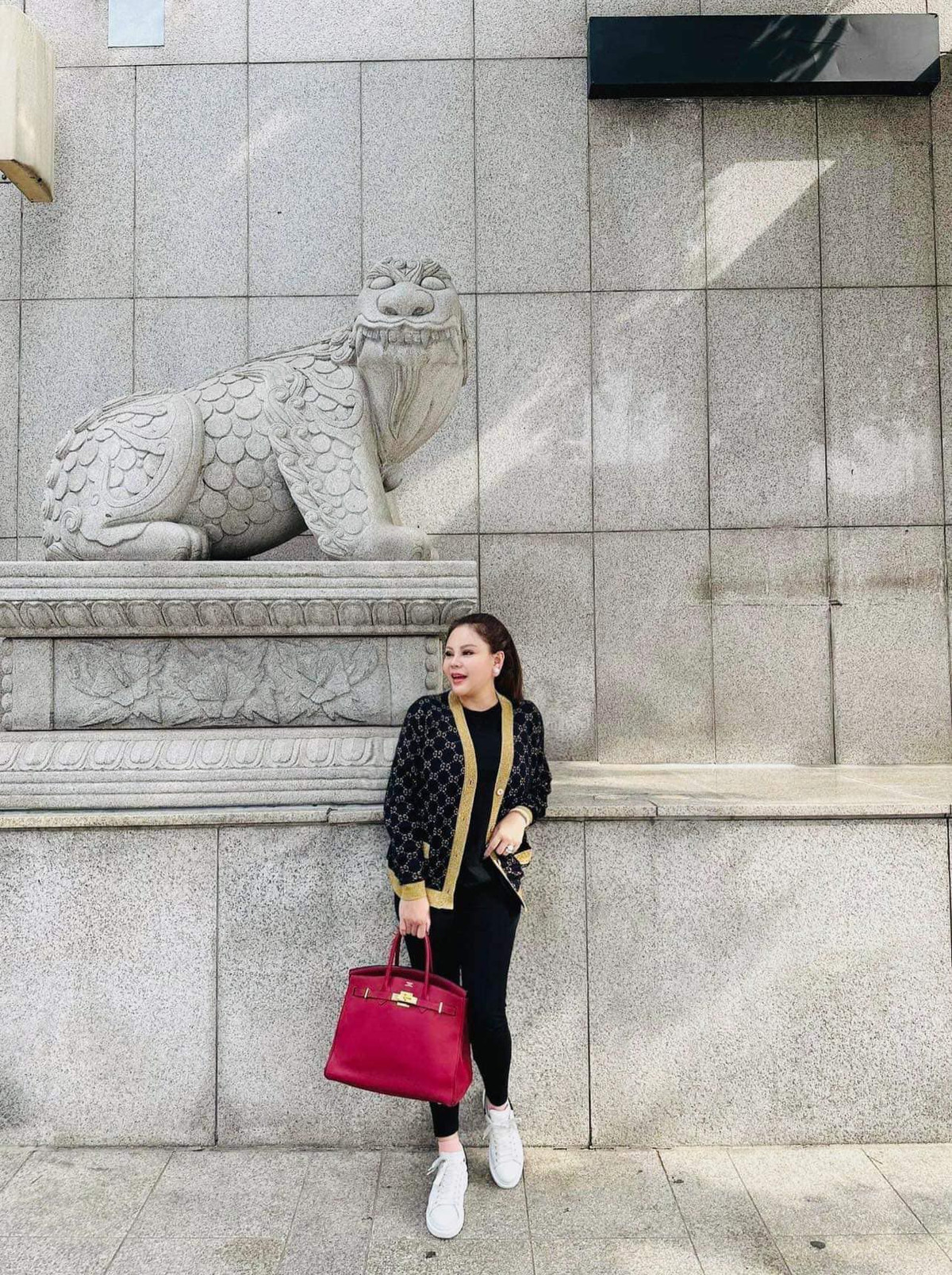 Cuộc sống sung túc và quây quần bên con cháu giúp vợ cũ của diễn viên Duy Phương ngày càng tươi trẻ và rạng rỡ.