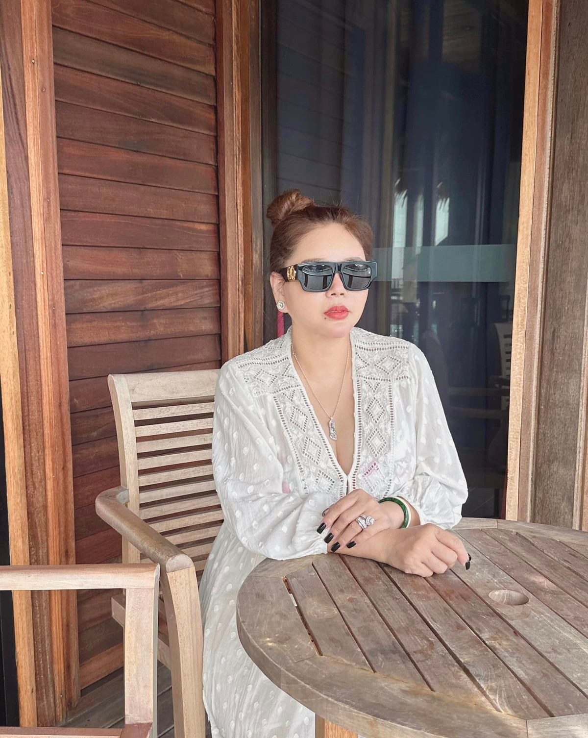 Phần má căng tràn là lợi thế giúp bạn thân Trấn Thành trông trẻ trung hơn. Dù vậy, nữ diễn viên hài vẫn phải dùng đến lớp trang điểm hay app chỉnh sửa ảnh để có làn da mịn màng hơn.