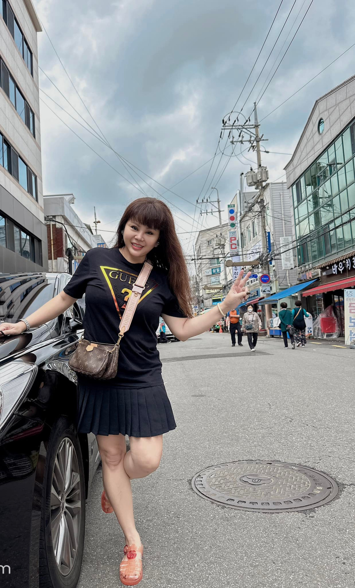 Dù vướng phải nhiều tranh cãi về nhan sắc hậu "dao kéo" nhưng Lê Giang nhận được không ít lời khen về diện mạo.