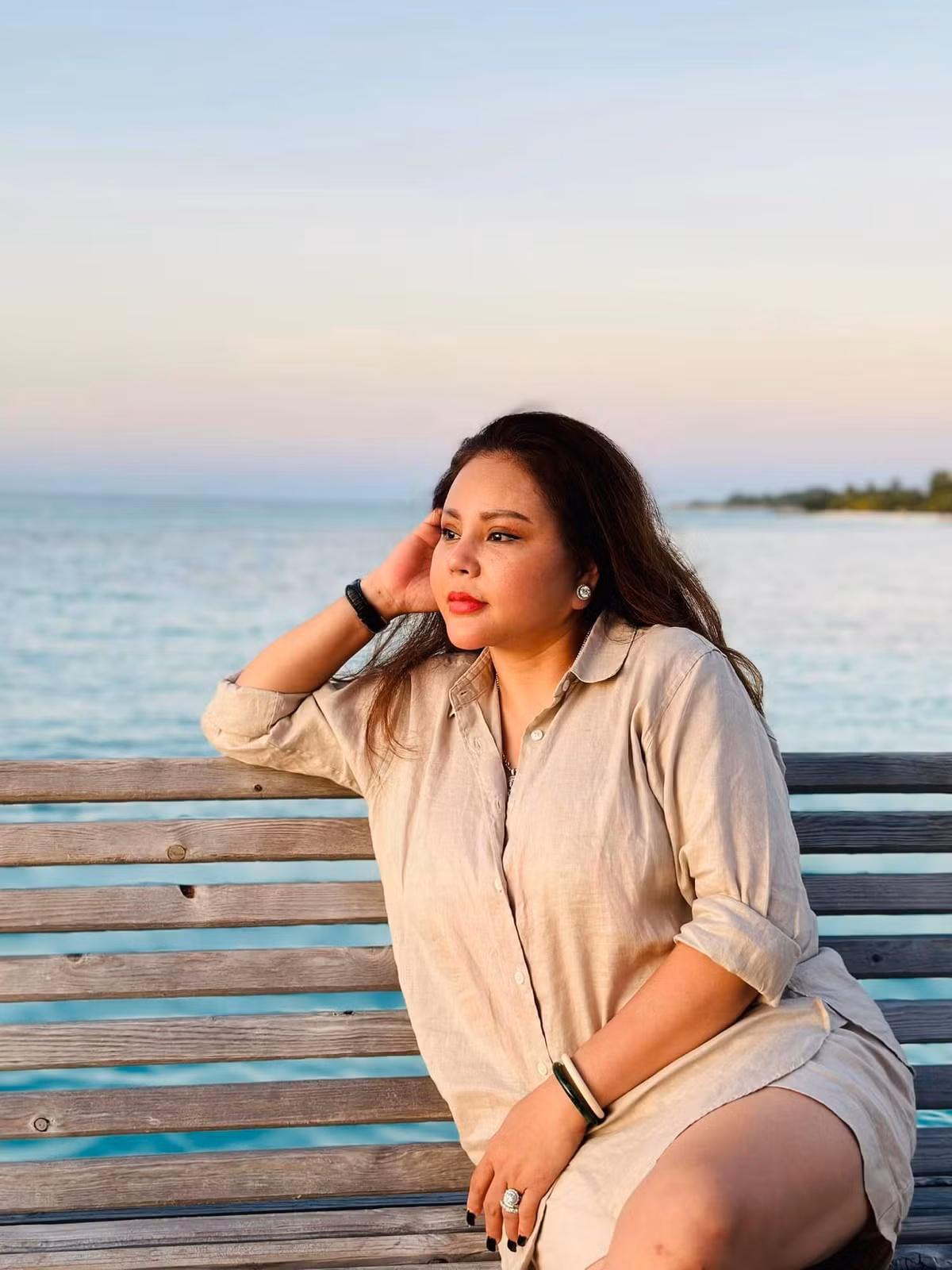 Ở tuổi 51, gương mặt của Lê Giang đã lộ dấu vết tuổi tác, dù "dao kéo" bao nhiêu cũng khó che được hết khuyết điểm.