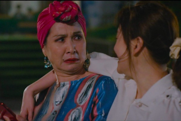 Trước "Gia đình mình vui bất thình lình", NSND Lan Hương gây sốt với vai bà Hiền, mẹ chồng của Vân Khánh (Lan Phương) trong phim "Thương ngày nắng về" lên sóng cuối năm 2021.