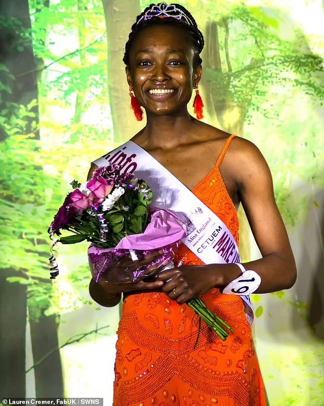 Temi Adeyemi, 26 tuổi, trợ lý kế toán đến từ Enfield, Middlesex, cũng giành được một suất trong Top 5. (Ảnh: SWNS)