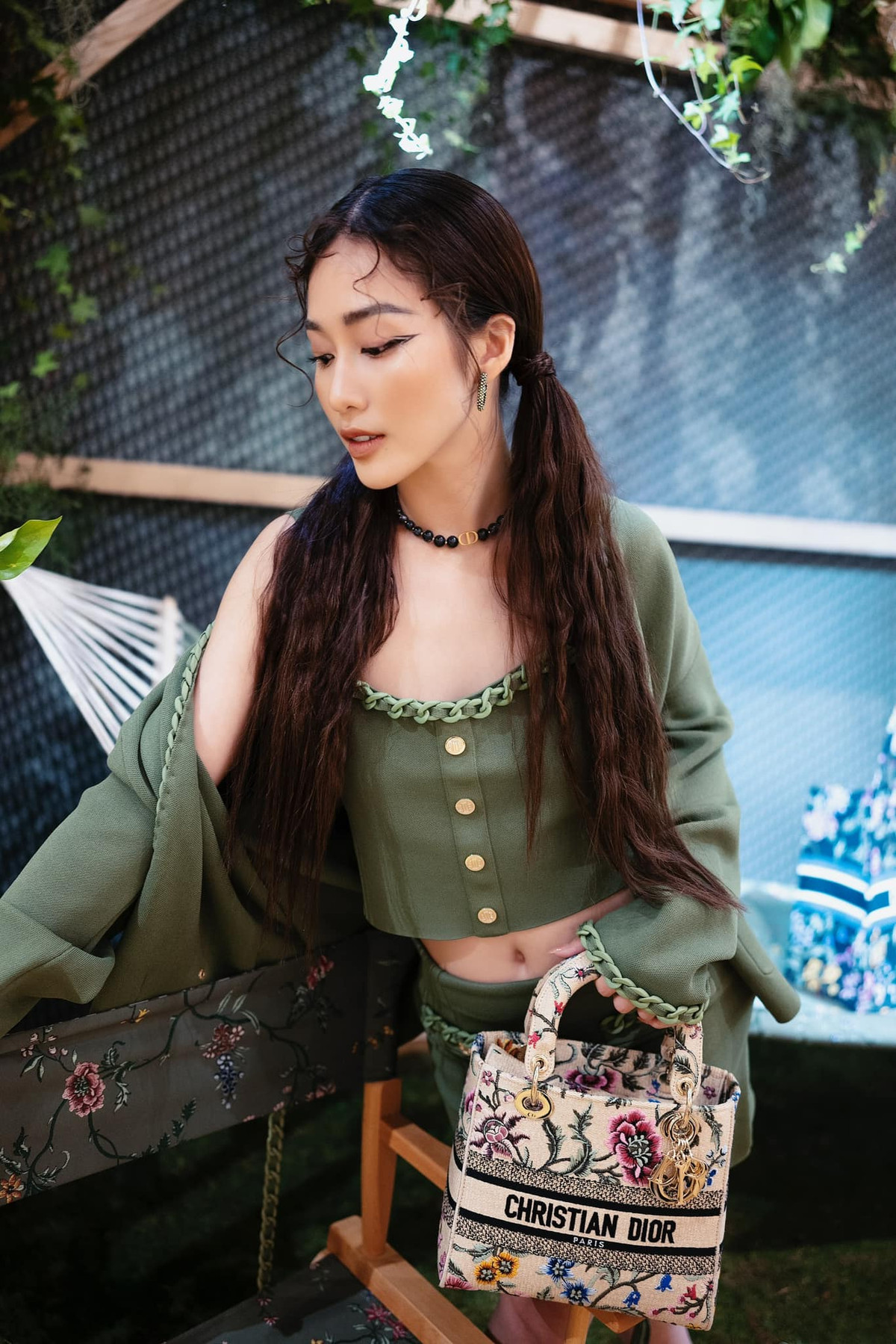 Người đẹp sinh năm 1997 từng bày tỏ quan điểm trên instagram cá nhân: "Người ta nói vòng 1 bự mới sexy, tui thấy mình lép cũng sexy chớ bộ, phải không?".