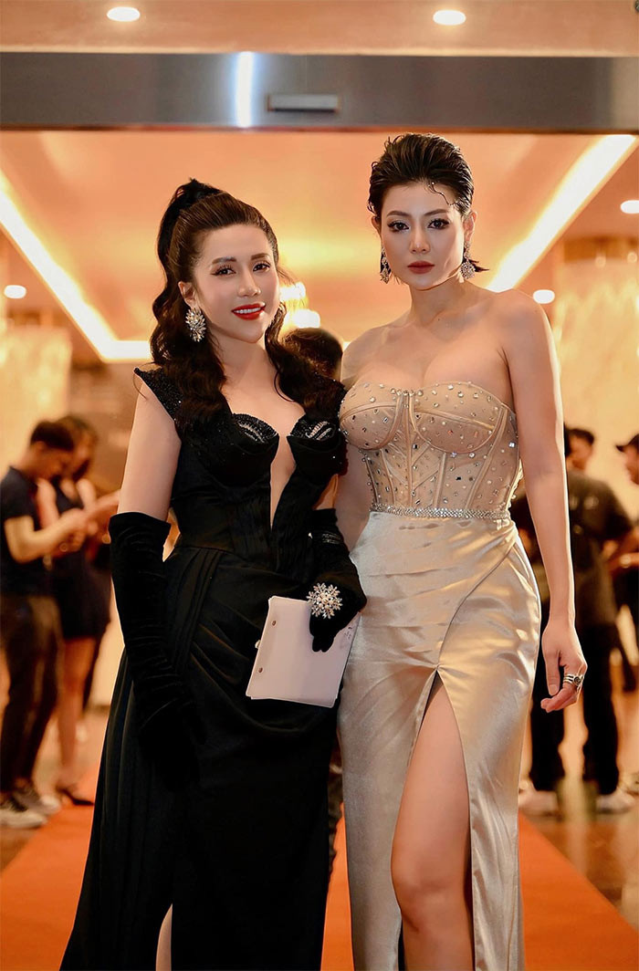 Thanh Hương từng đoạt giải Á hậu 1 cuộc thi Hoa hậu Hải Dương năm 2006 khi vừa tròn 17 tuổi.