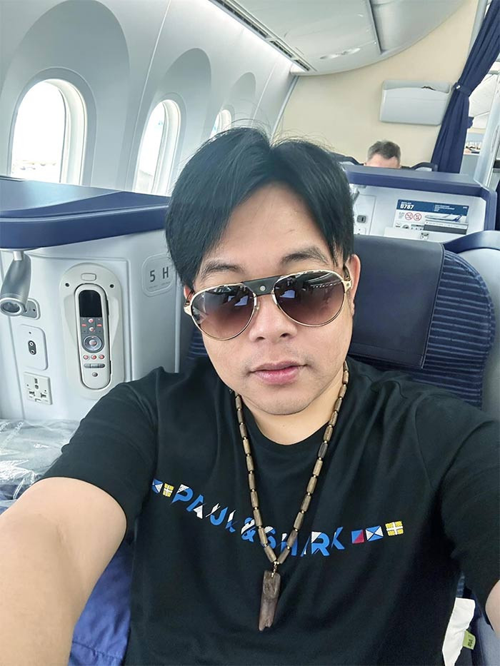 Giảm được 12 kg nên nam ca sĩ sinh năm 1979 cũng chăm chỉ khoe ảnh trên mạng xã hội hơn.