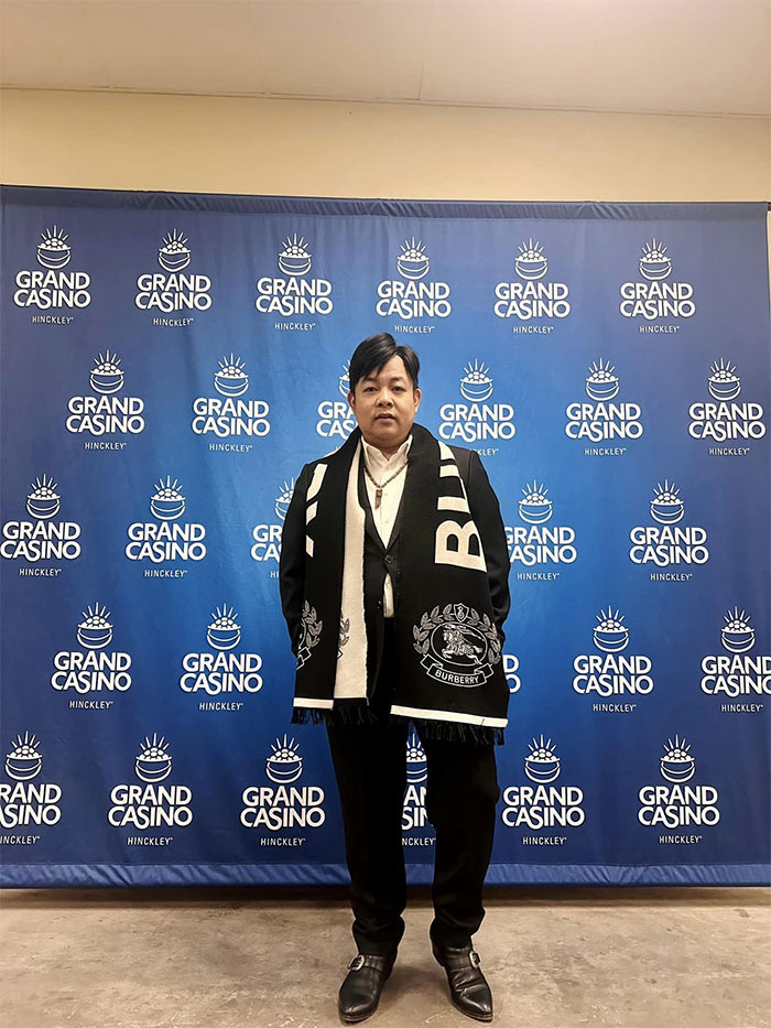 So với thời điểm cách đây nửa năm (ảnh), hiện tại Quang Lê đã thon gọn thấy rõ.