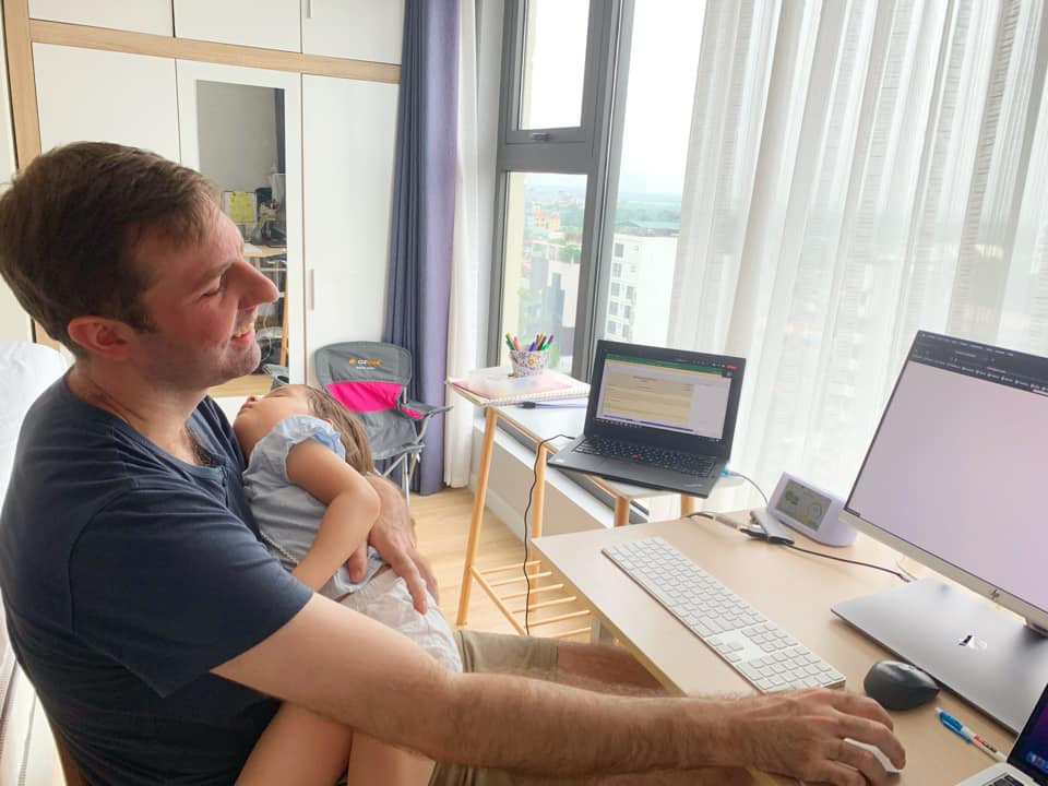 Ông xã của Lan Phương cũng hỗ trợ cô rất nhiều. Vợ chồng nữ diễn viên tận dụng thời gian rảnh đưa con đi chơi, trải nghiệm khắp nơi.