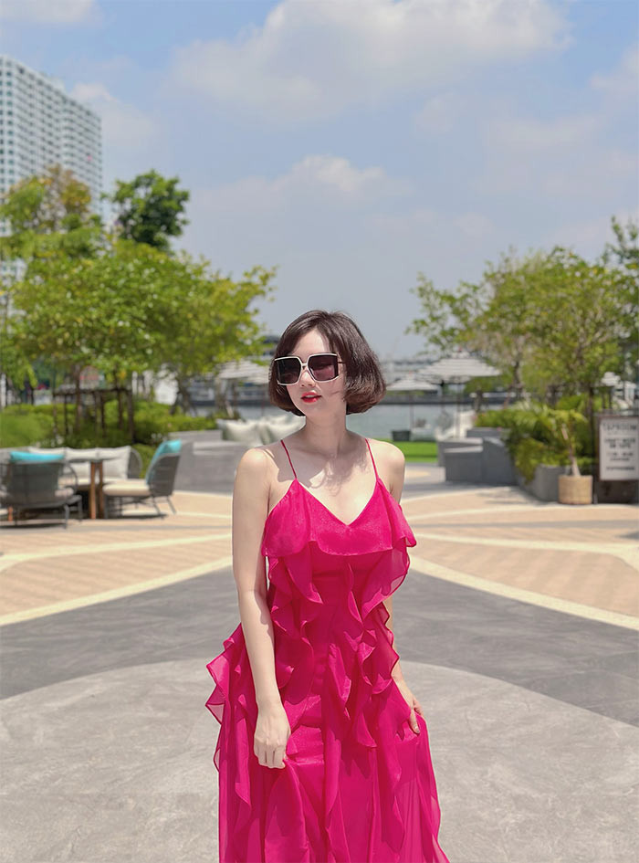 Hương Giang kết hôn năm 22 tuổi, có một con gái. Sau đó cô ly hôn và làm mẹ đơn thân.