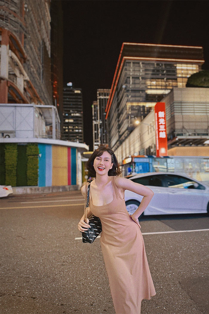 Vóc dáng cực kỳ gợi cảm, trẻ trung của bà mẹ một con.