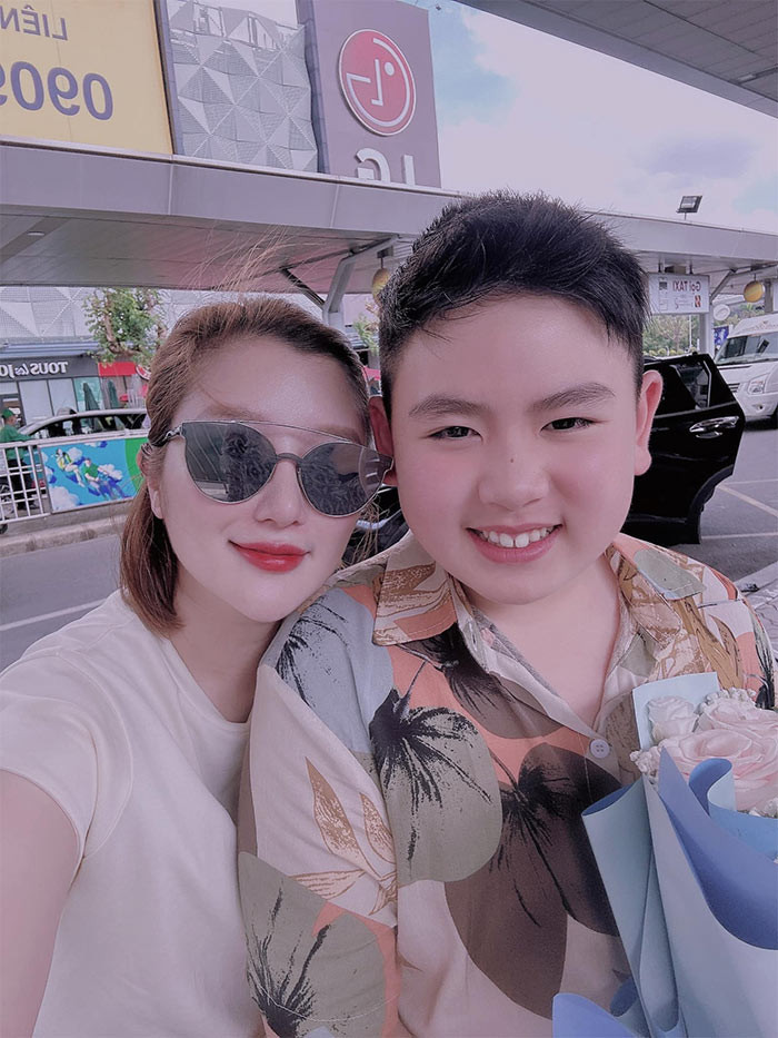 "Cảm ơn Mai Linh đã thương yêu các con chị như con của mình. Hẹn ngày gia đình chúng ta tái ngộ nhé", vợ cũ Bằng Kiều chia sẻ trên trang cá nhân.