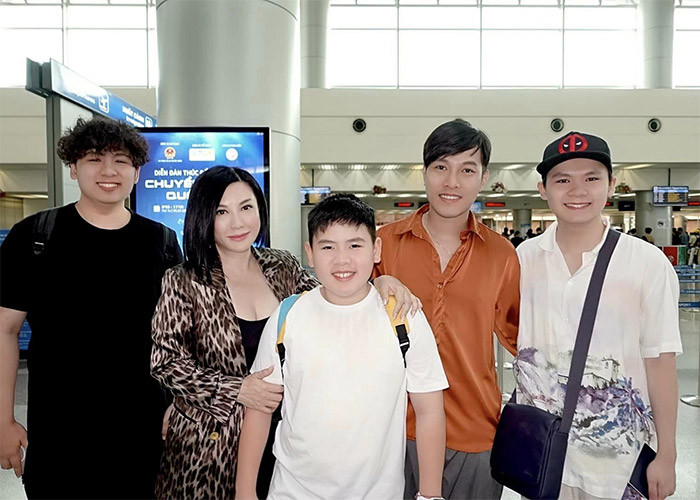 Trizzi Phương Trinh và ba con trai đã có những ngày ý nghĩa ở Việt Nam trước khi trở về Mỹ.