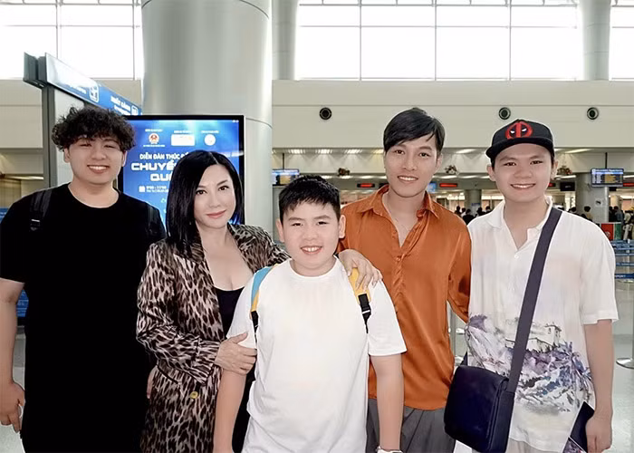 Trizzi Phương Trinh và ba con trai đã có những ngày ý nghĩa ở Việt Nam trước khi trở về Mỹ.