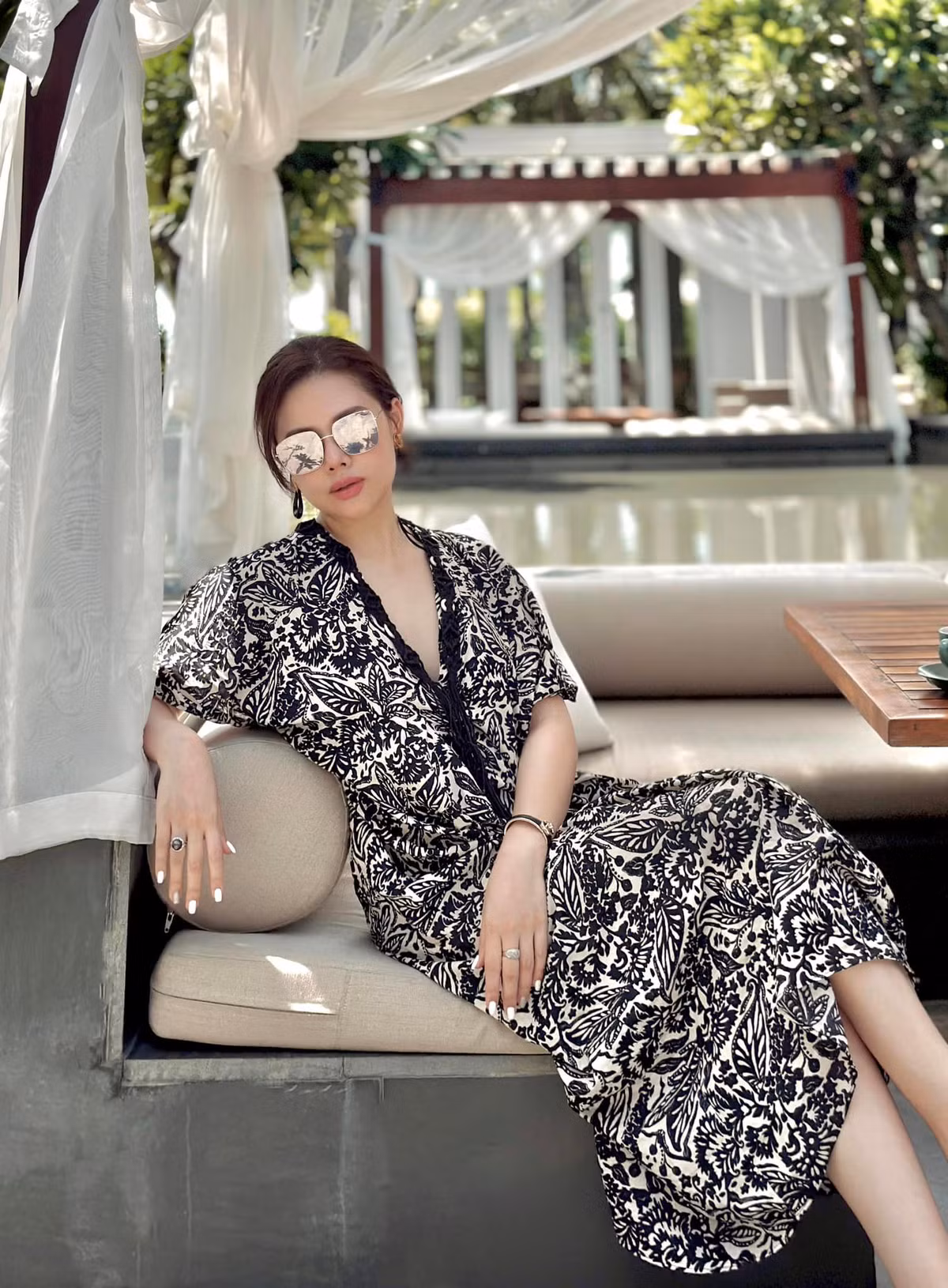 Từ khi trở thành phu nhân hào môn, mỹ nhân sinh năm 1990 tạm ngưng đóng phim để dành thời gian cho gia đình.