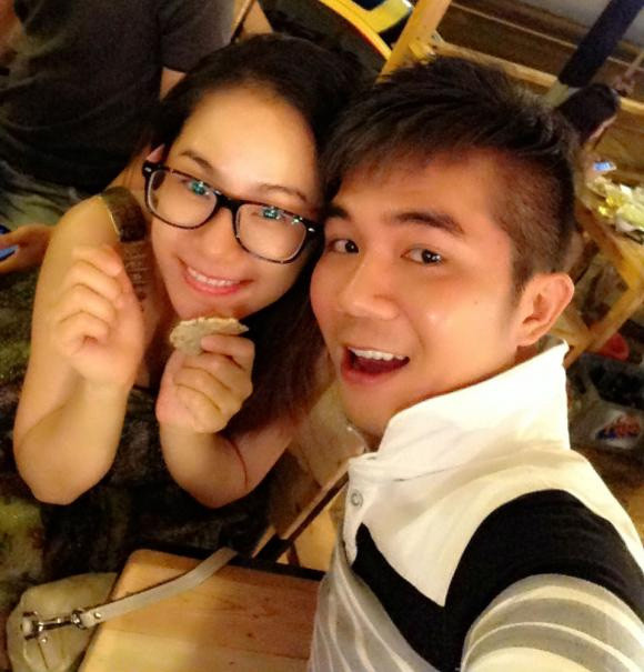 Sau tai nạn bỏng, Lương Bích Hữu vướng vào cuộc tình gây tranh cãi với nhạc sĩ Khánh Đơn. Thời điểm đó Khánh Đơn đã có vợ con nhưng lại bí mật yêu đương với Bích Hữu. Chính vì thế, nữ ca sĩ sinh năm 1984 bị vợ Khánh Đơn tố là "tiểu tam" phá hoại hạnh phúc gia đình mình. (Ảnh: ngoisao.vn)