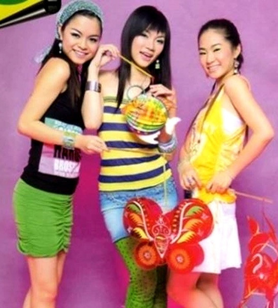 Ca sĩ Lương Bích Hữu sinh năm 1984 và từng là thành viên của 2 nhóm nhạc đình đám là H.A.T và Ngũ long công chúa. Sau khi hoạt động độc lập, cô ghi dấu ấn tên tuổi khi sở hữu nhiều bản hit như: "Cô gái Trung Hoa", "Học cách yêu", "Cô nàng đẹp trai"…