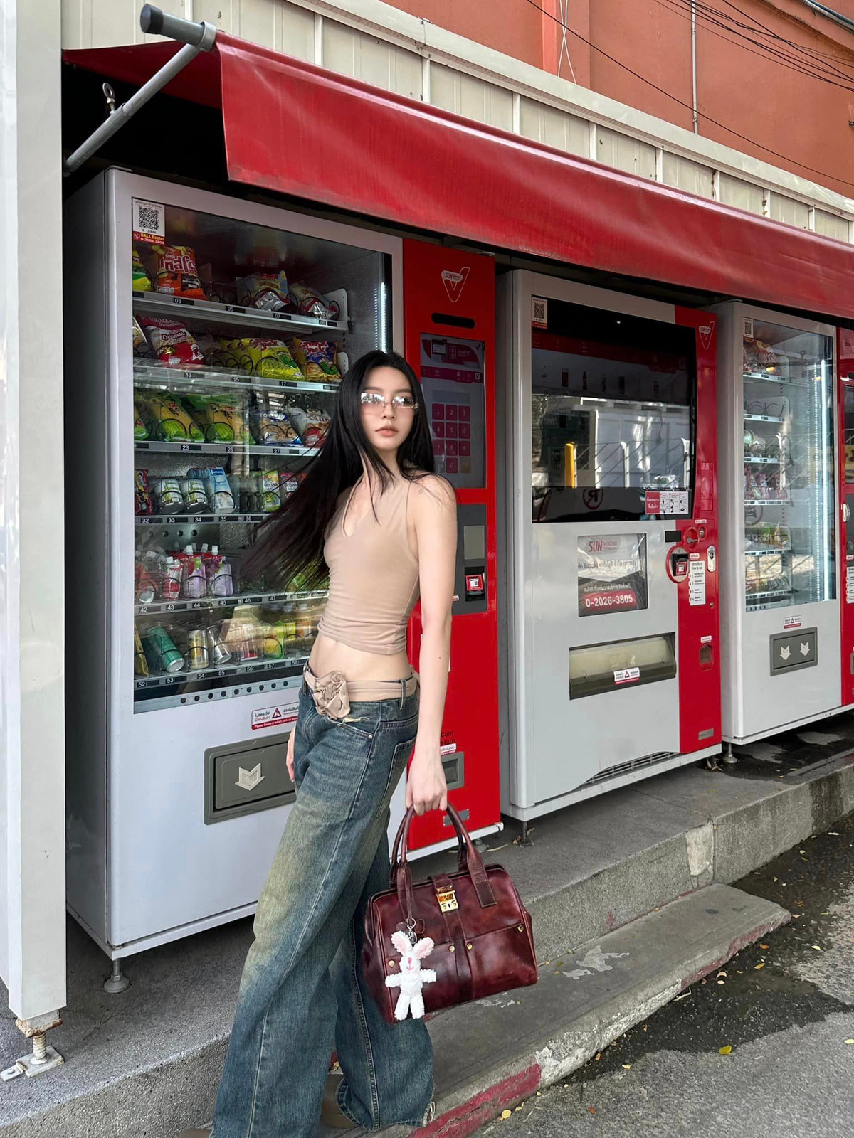 Chân dài thế hệ 10X sở hữu chiều cao 1m70 cùng số đo 3 vòng: 78-61-92 cm.