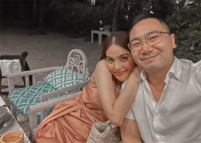 Người đẹp được chồng cưng chiều hết mực, luôn nhận được những món quà xa xỉ, hoành tráng của ông xã vào những dịp đặc biệt.