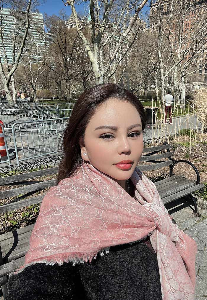 Nữ diễn viên sinh năm 1972 thường đi thẩm mỹ viện chỉnh sửa nhan sắc khi gặp chuyện buồn.