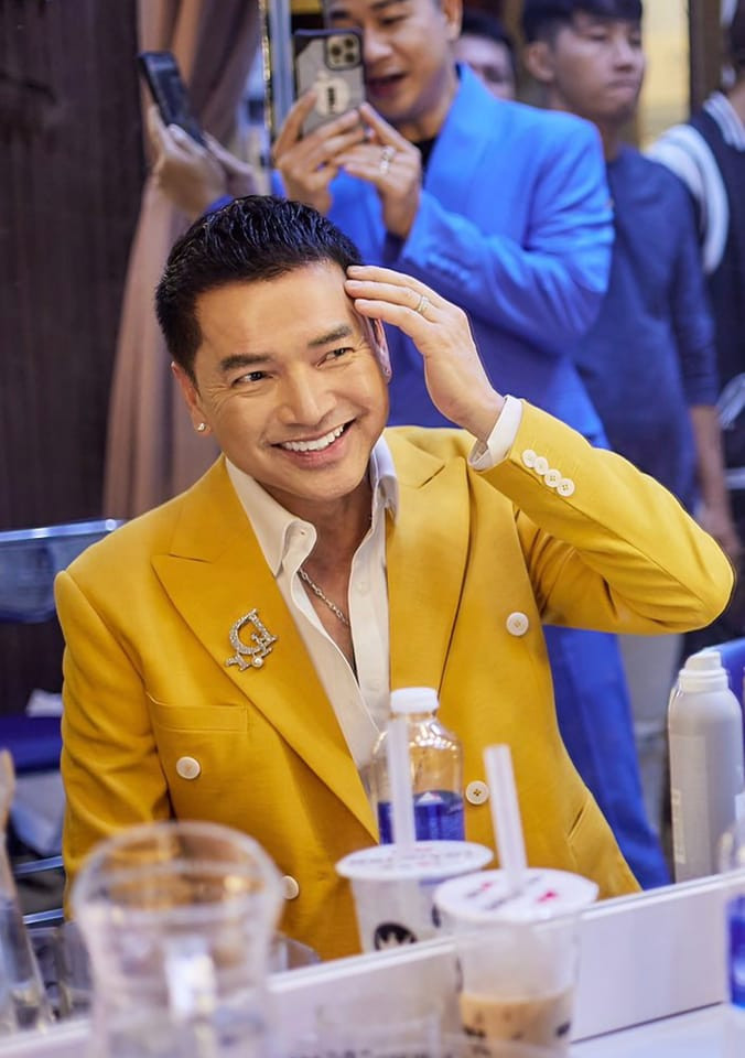 Về phía diễn viên Quang Minh, sau khi ly hôn, anh cũng đi về giữa Mỹ và Việt Nam để làm việc.