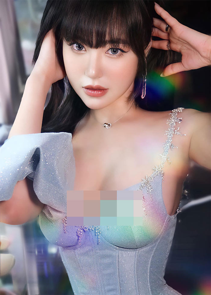 Vòng eo con kiến và vòng một khủng là hai ưu điểm giúp Elly Trần luôn hút mắt mỗi khi xuất hiện.