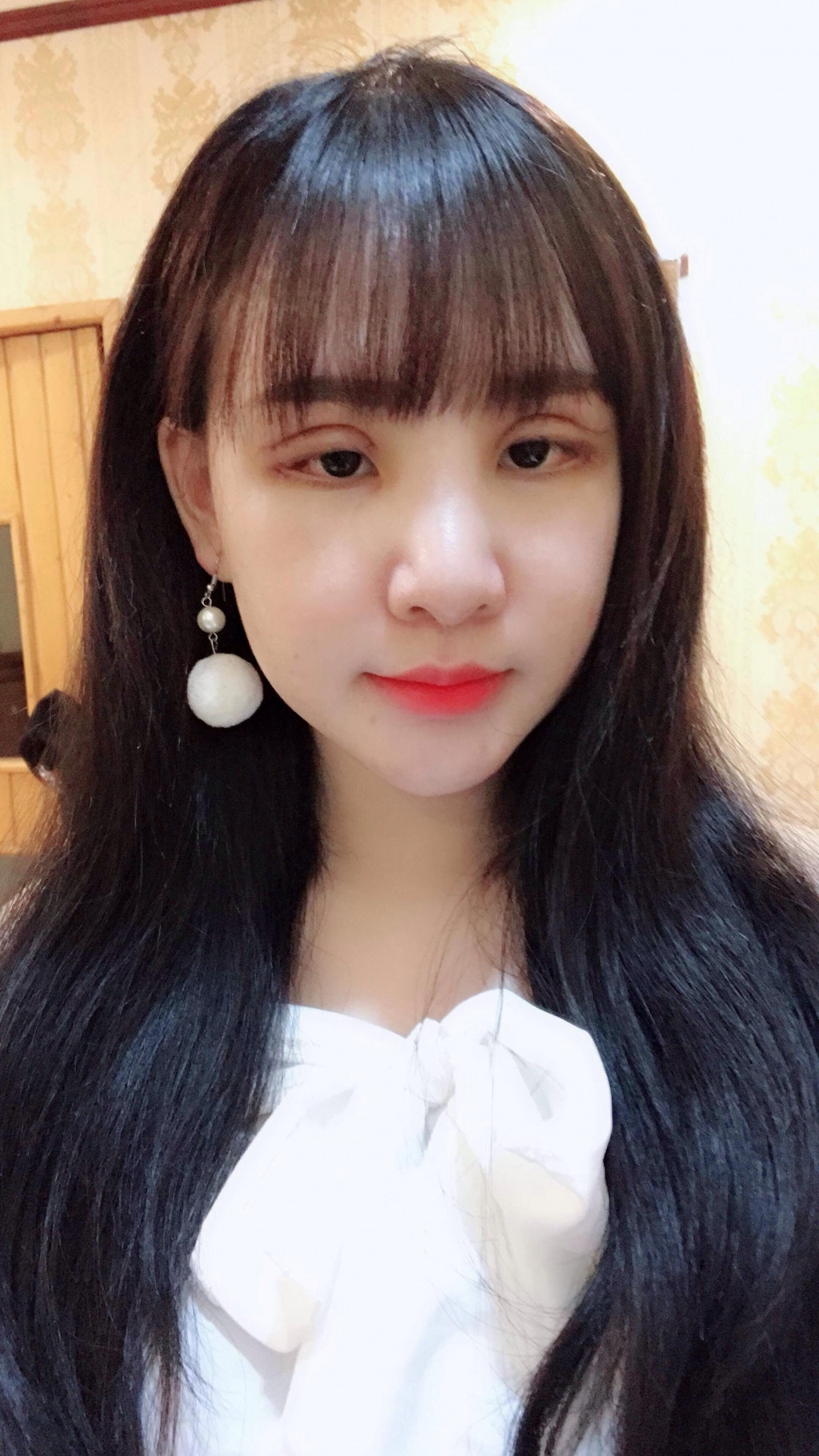 Vốn gây sốt với nhan sắc xinh đẹp như búp bê, thế nhưng Yến Tatoo vẫn tìm đến "dao kéo" vì tự ti với đôi mắt nhỏ và nếp mí hơi sụp. Cô cũng sửa lại dáng mũi để có gương mặt Tây hơn. Ảnh: Vietnammoi.