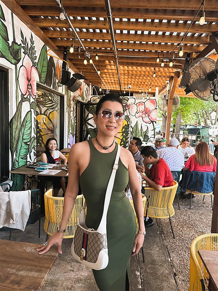 Tự tin với body đẹp nên Kỳ Duyên thích mặc trang phục ôm sát khoe đường cong.