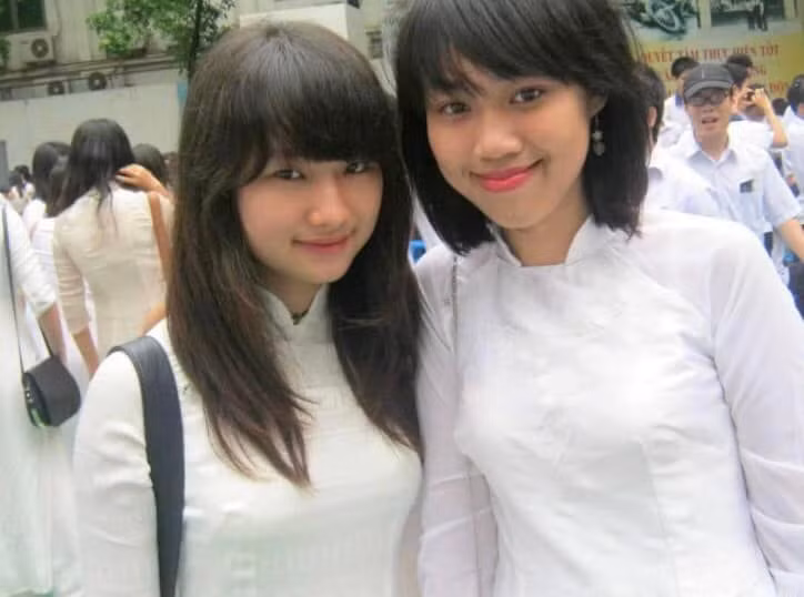 Con gái đầu của nam diễn viên có gương mặt giống người em Thiên Nga - con gái của Tùng Dương và vợ thứ hai Hoa Thúy.