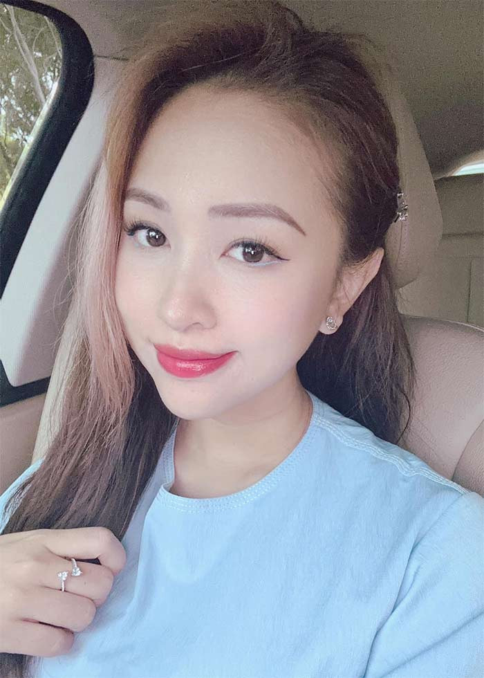 Cuộc sống viên mãn khiến Vân Hugo ngày càng xinh đẹp, quyến rũ và trẻ trung.