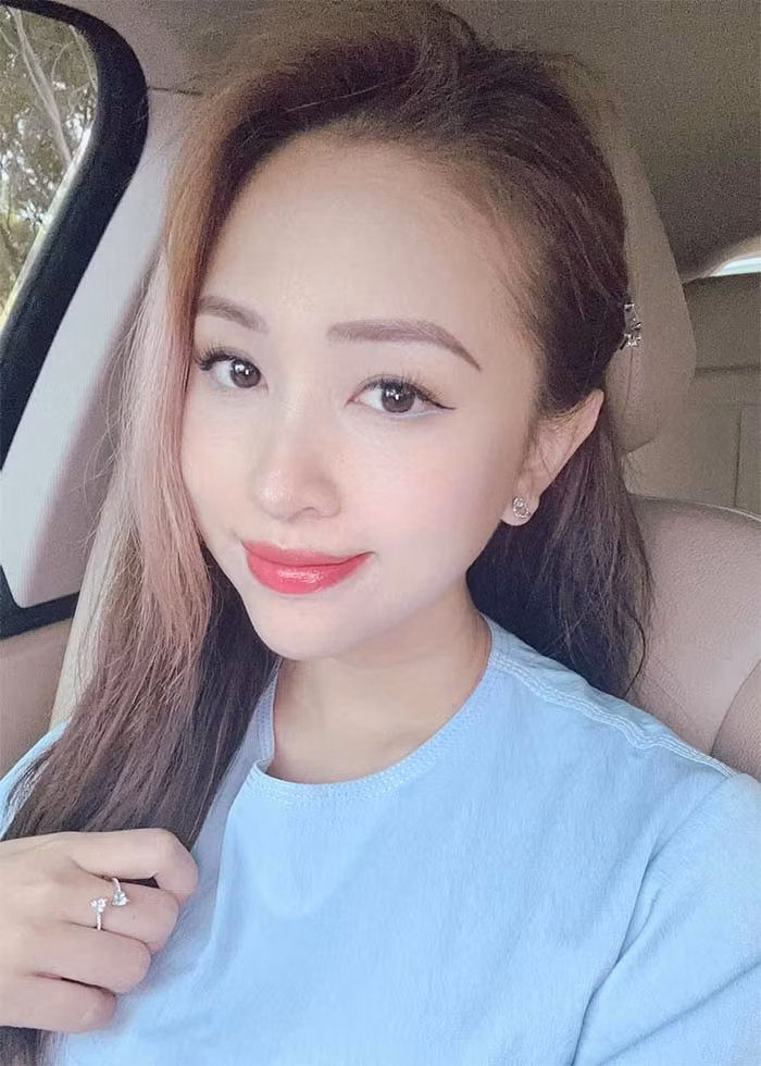 Cuộc sống viên mãn khiến Vân Hugo ngày càng xinh đẹp, quyến rũ và trẻ trung.