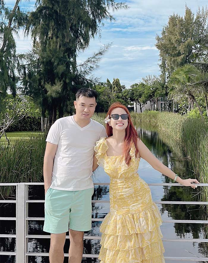 Vân Hugo cùng chồng thường xuyên du lịch trong và ngoài nước để hâm nóng tình cảm.