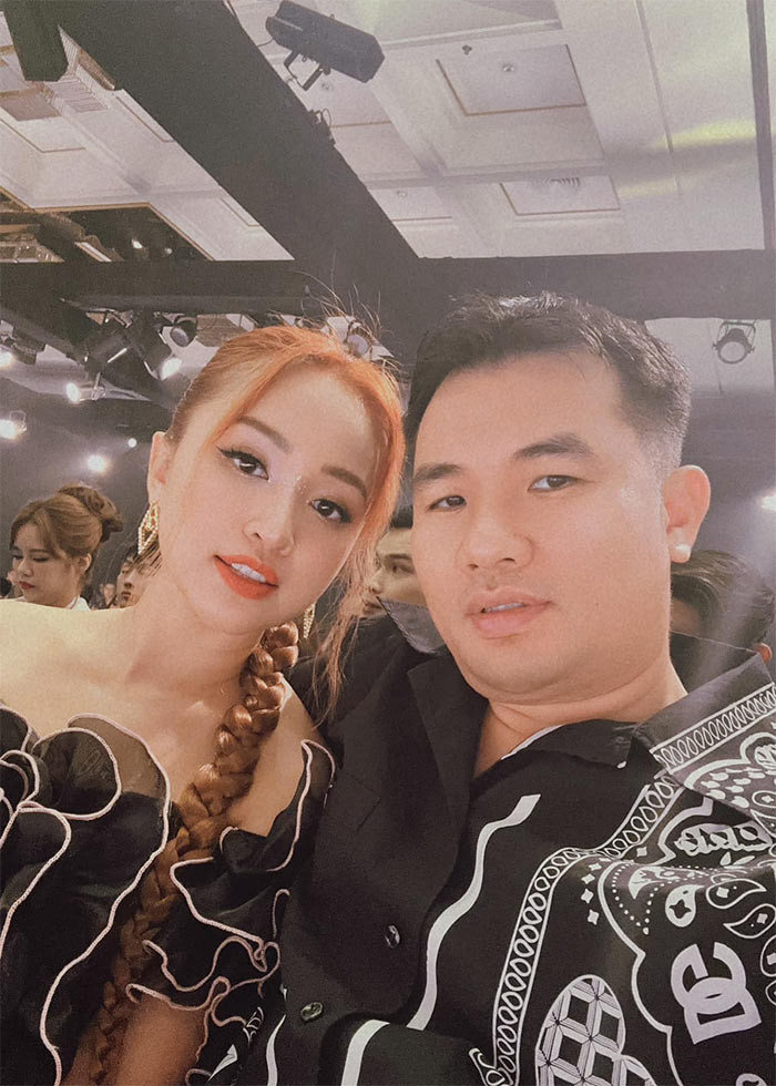 "Tôi yêu anh ấy vì anh ấy có một trái tim rất nhân hậu, ấm áp và tốt bụng. Khi đến với một người đàn ông, tôi luôn đánh giá cao điều đó...", người đẹp sinh năm 1985 dành lời có cánh cho chồng thứ hai.