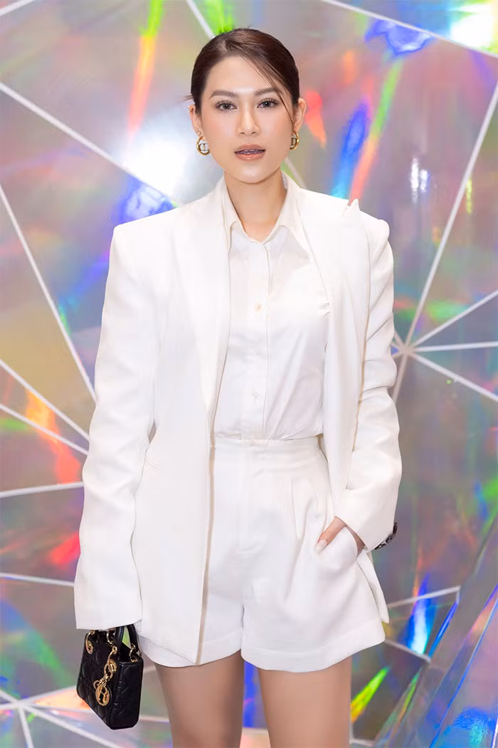 Phong cách mới của Ngọc Thanh Tâm nhận được nhiều lời khen ngợi của fan. (Ảnh: FBNV)