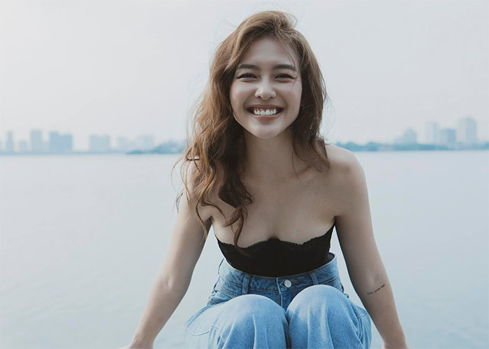 Nữ diễn viên từng chia sẻ: "Tôi chọn sexy nhưng không phản cảm, kể cả tôi không có số đo 3 vòng chuẩn khỏi chỉnh như mọi người nhưng đó không phải là vấn đề để tôi ngại khoe body của mình...".