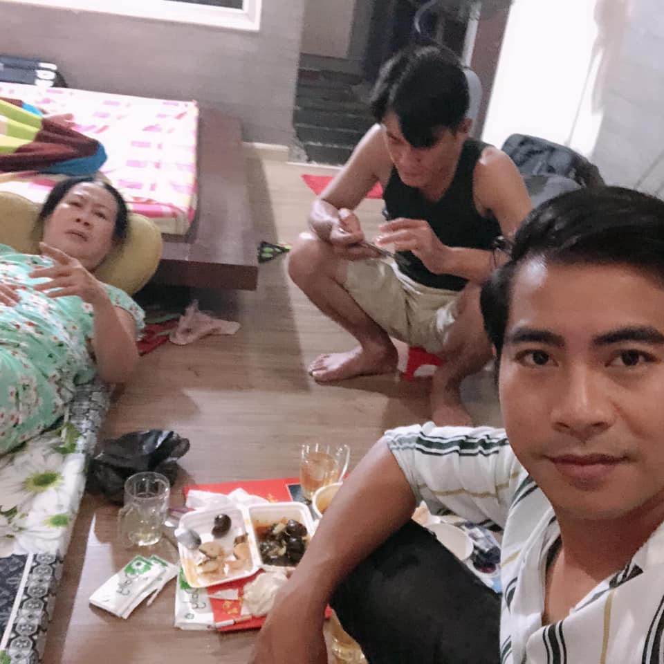 Thời điểm đó, không chỉ khoe ảnh bên mẹ vợ cũ, nam diễn viên còn tâm sự: "Cảm ơn mẹ đã luôn tin và bên cạnh con". Phía mẹ của Ngọc Lan từng chia sẻ: "Mẹ và rất nhiều người tin con ngoan hiền, hiếu thảo, biết lo cho gia đình".