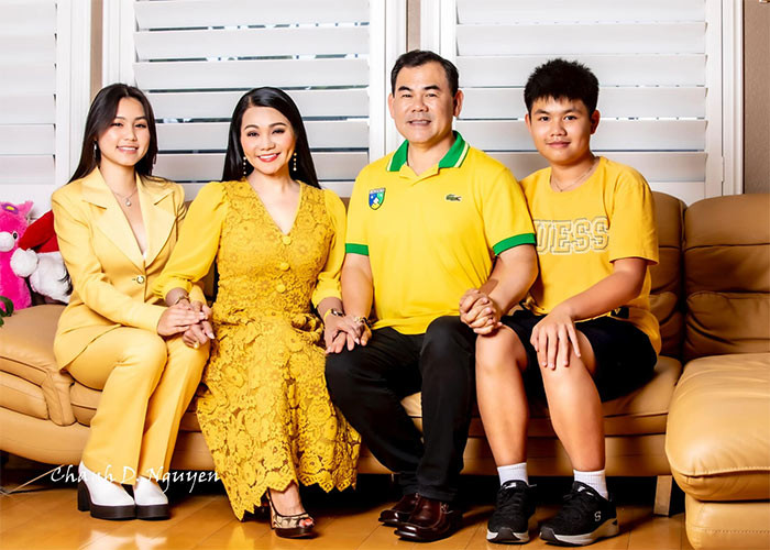 Vợ chồng Ngọc Huyền có hai con, một gái, một trai. Con gái lớn 20 tuổi của Ngọc Huyền, Hà Tiên, vừa giỏi ca hát vừa có thành tích học tập khủng, các môn học đều đạt điểm A, A+, không những thế cô bé còn nấu ăn rất ngon.