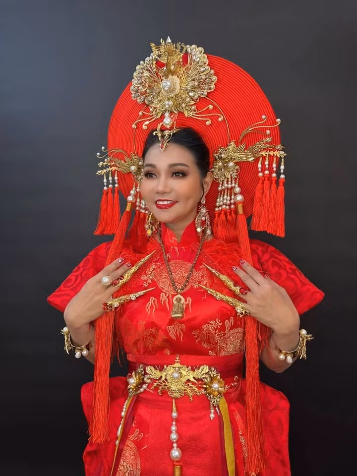 Nữ ca sĩ sinh năm 1970 góp mặt trong nhiều chương trình âm nhạc lớn tại hải ngoại và được mời đi show khắp thế giới.