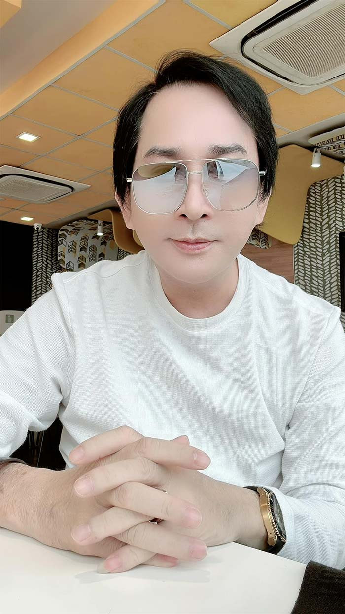 Ngày 14/9/2022, Kim Tử Long bị tài khoản Facebook có tên Danny NV tố việc nam nghệ sĩ có người tình và con gái ở Mỹ nhưng không chịu trách nhiệm, dẫn tới việc người tình ốm đau và con gái mất khi chưa tròn 18 tuổi. Tuy nhiên Kim Tử Long đã từ chối trả lời câu hỏi của báo chí liên quan tới lời tố cáo này.