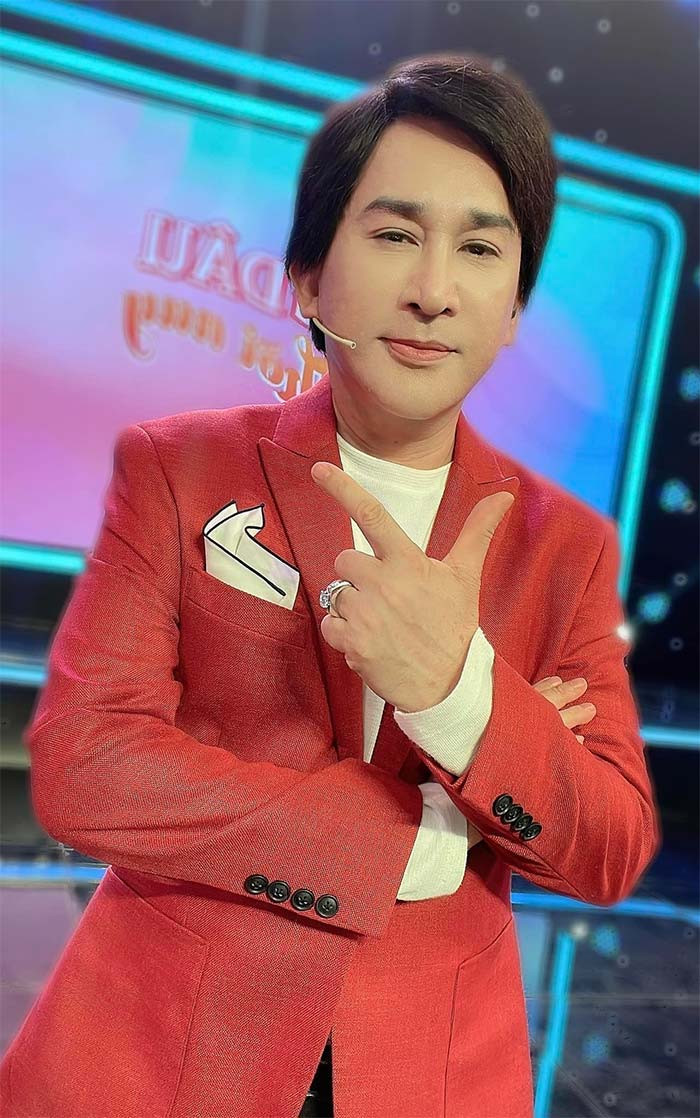 Đồng thời nam nghệ sĩ sinh năm 1966 cũng đính chính tin đồn anh bị trượt xét duyệt NSND vì quá khứ đánh bạc. NSƯT Kim Tử Long cho rằng những gì xảy ra trong quá khứ đã được làm rõ bằng pháp luật nên anh tha thiết mong muốn khán giả và truyền thông nhìn nhận vụ việc như một sự cố vô tình và đừng xem anh như con nghiện cờ bạc.