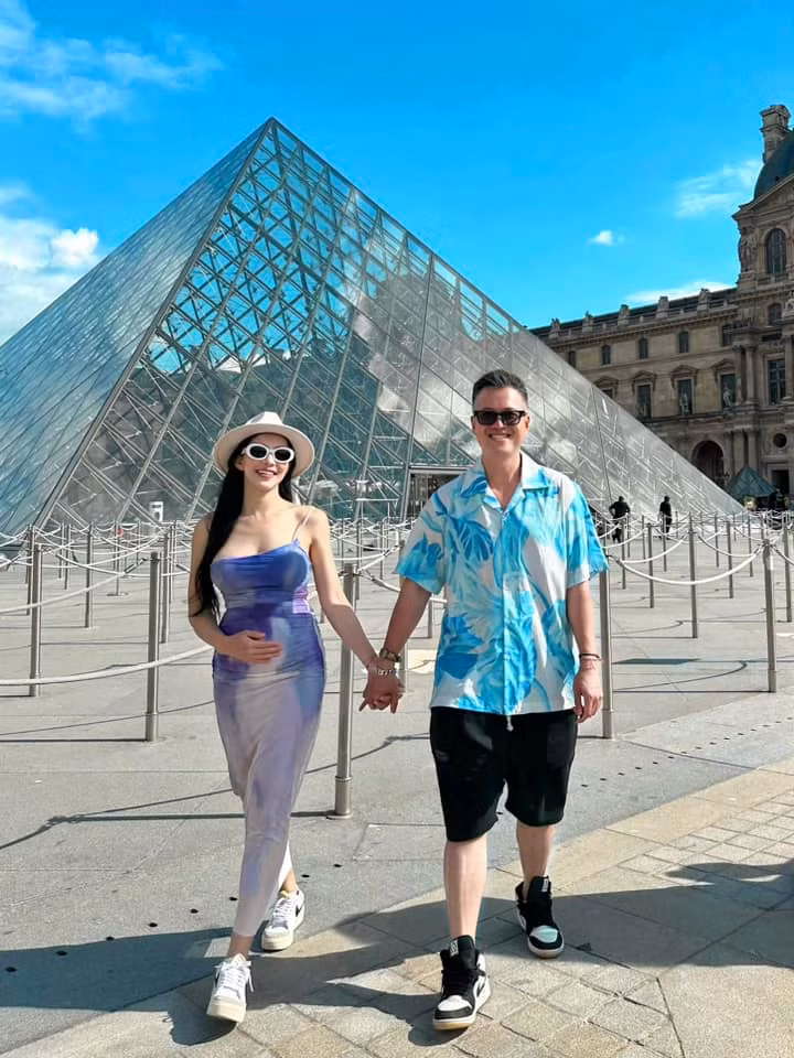 Lưu Đê Ly và ông xã thường xuyên đăng ảnh lãng mạng.