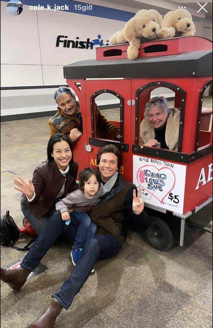 Hoàng Oanh làm bạn với chồng cũ để cùng nhau chăm sóc con trai Max. Đầu năm 2023, cô đưa con trai sang Mỹ gặp bố và ông bà nội. (Ảnh: Instagram)