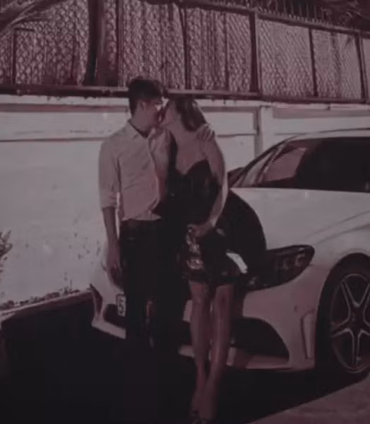 Đầu năm 2023, vào dịp Valentine, chồng cũ của nữ diễn viên Nhật Kim Anh - doanh nhân Bửu Lộc công khai mối quan hệ với Bella Mai khi đăng một bức ảnh hai người khóa môi trên trang cá nhân.