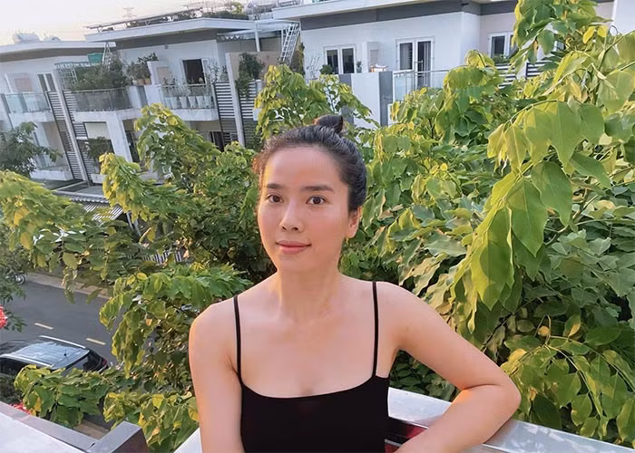 Năm 2020, Bella Mai từng trải qua giai đoạn khủng hoảng tinh thần sau khi phát hiện khối u ở ngực và phải mổ.