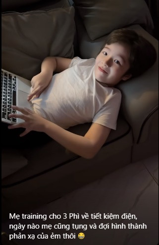 Alfie Túc Mạch được mẹ dạy dỗ cho những điều nhỏ nhặt nhất trong cuộc sống.