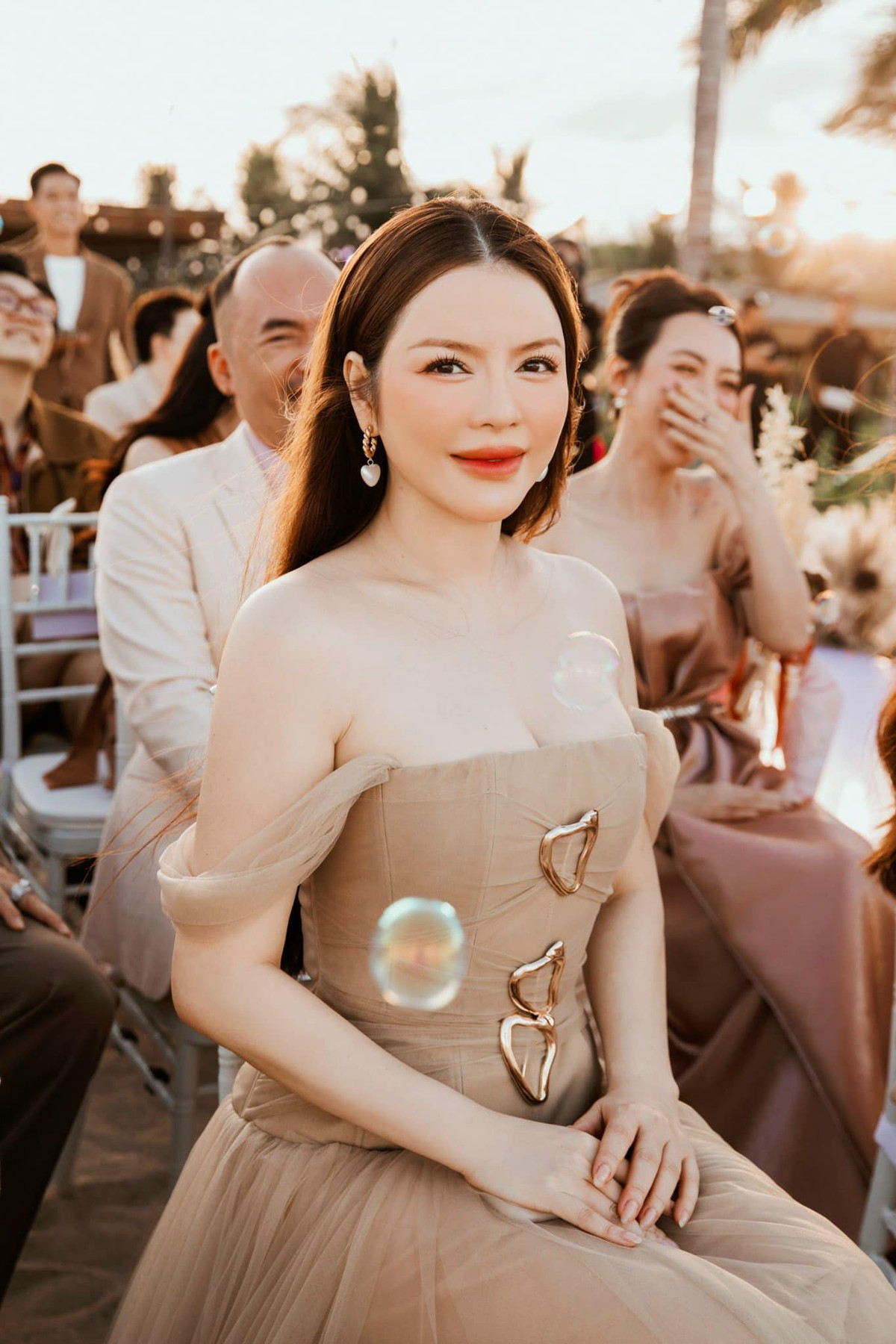 Ở tuổi 41, Lý Nhã Kỳ có tất cả nhưng vẫn thiếu một tấm chồng.