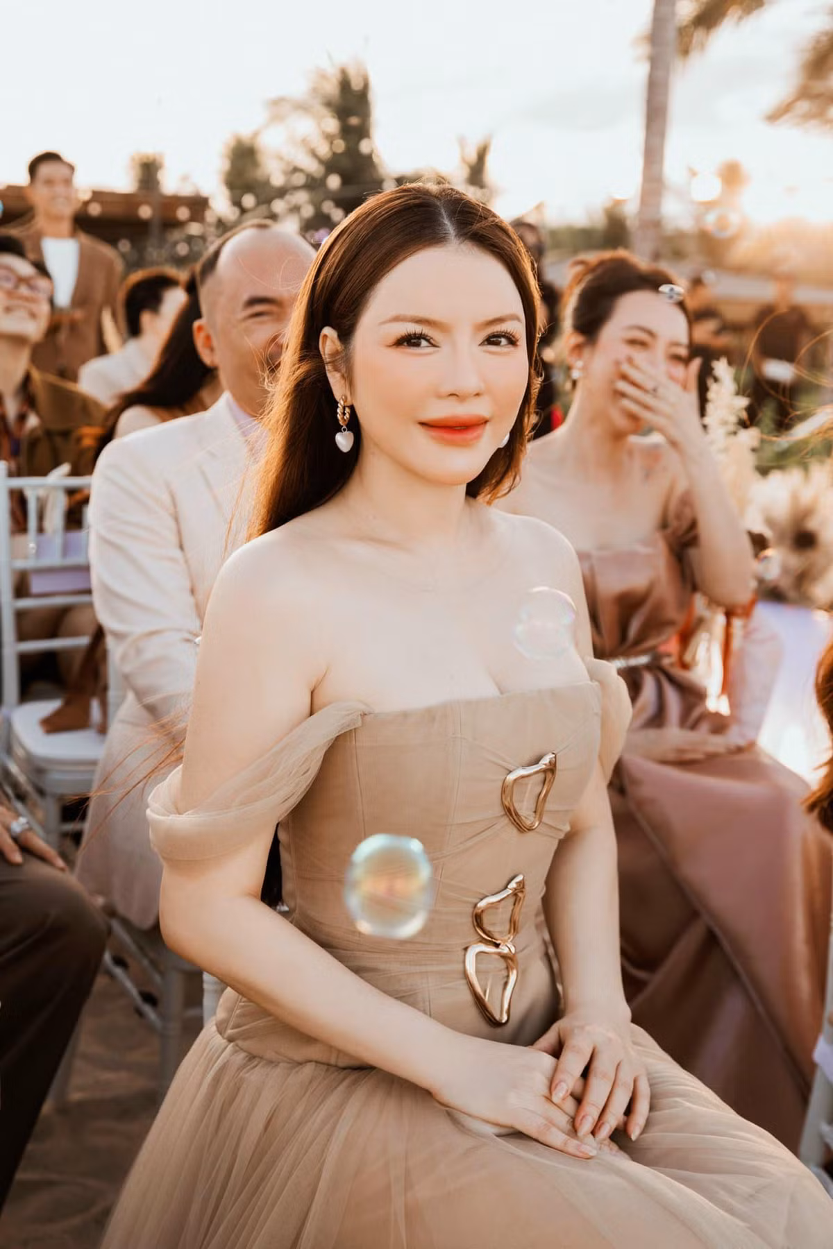 Ở tuổi 41, Lý Nhã Kỳ có tất cả nhưng vẫn thiếu một tấm chồng.