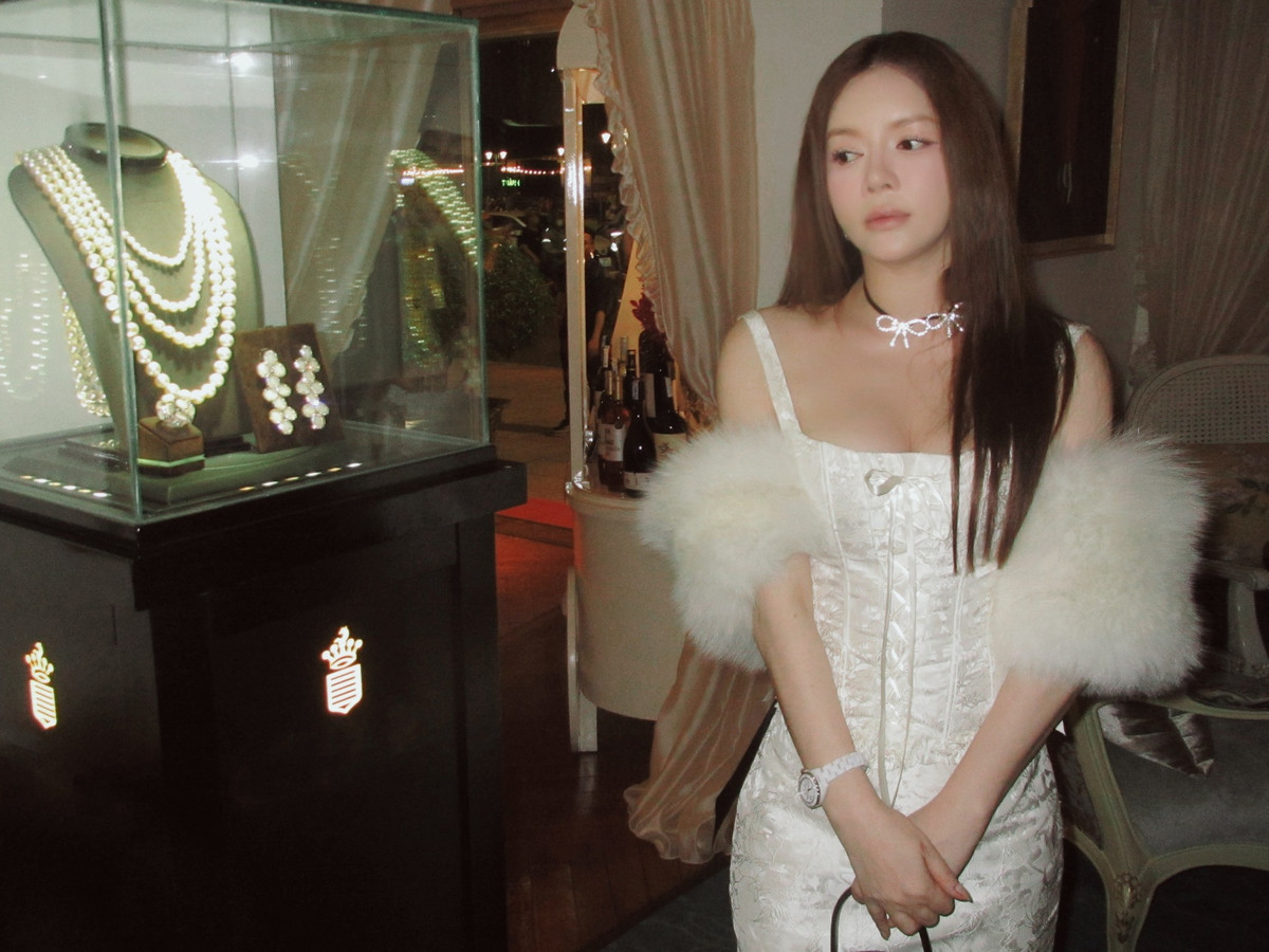 Dù đàn chị chưa lên tiếng xác nhận nhưng không ít fan vào bình luận rằng: "Một "nữ hoàng kim cương" như chị Kỳ thì không thiếu nên cứ yên tâm lấy chồng". Số khác lại đùa vui: "Chị Kỳ nói: Lúc đó em chưa say nhưng chị say rồi nên không tính nha em".